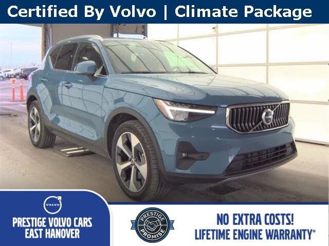 2025 Volvo XC40 B5 Plus Bright Theme AWD