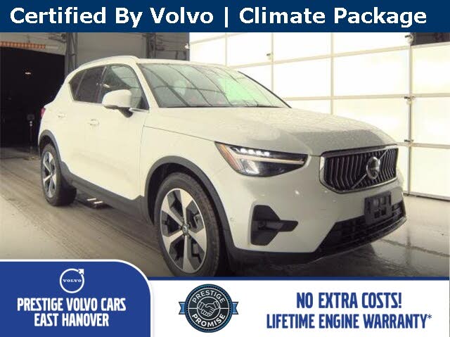 2025 Volvo XC40 B5 Plus Bright Theme AWD