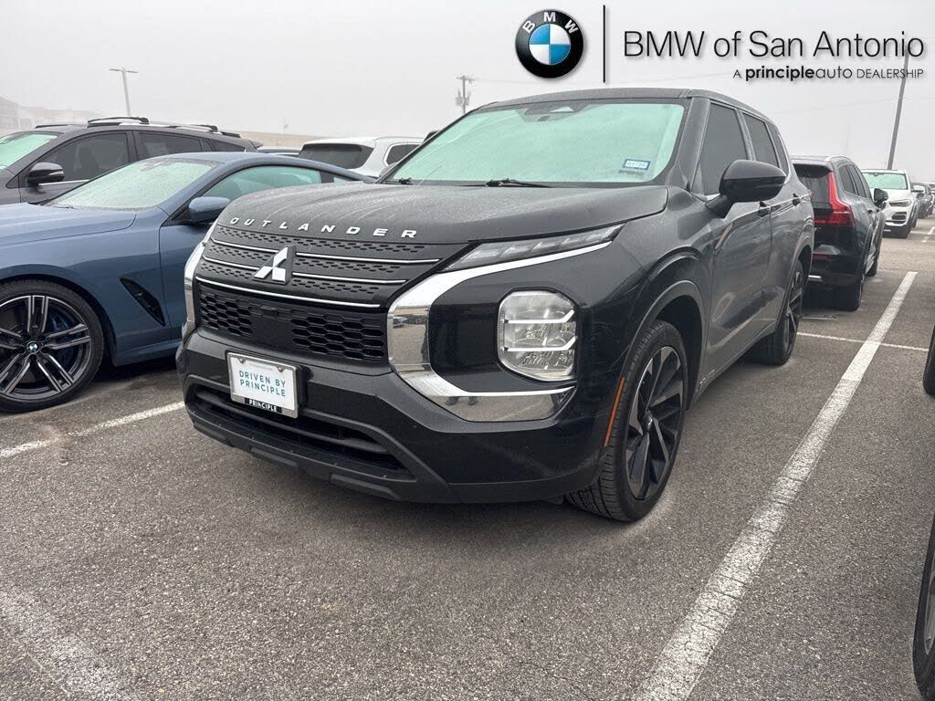 2022 Mitsubishi Outlander ES FWD