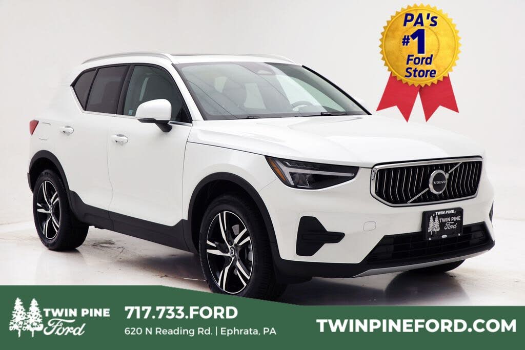 2025 Volvo XC40 B5 Core Bright Theme AWD