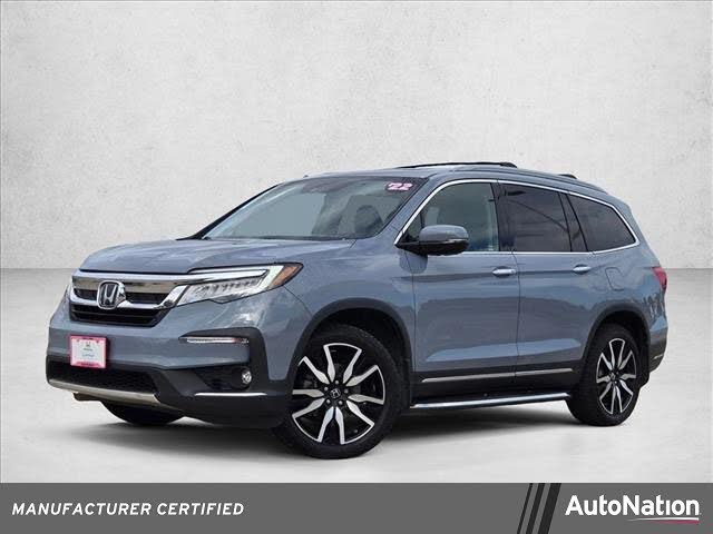2022 Honda Pilot Touring AWD with Rear Captain's Chairs