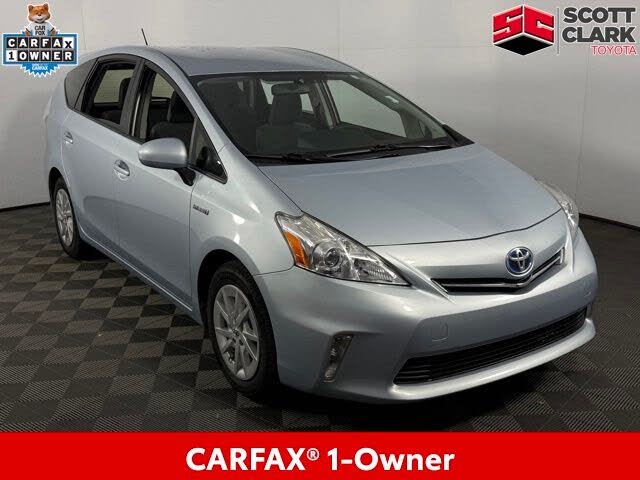 2014 Toyota Prius v Three FWD
