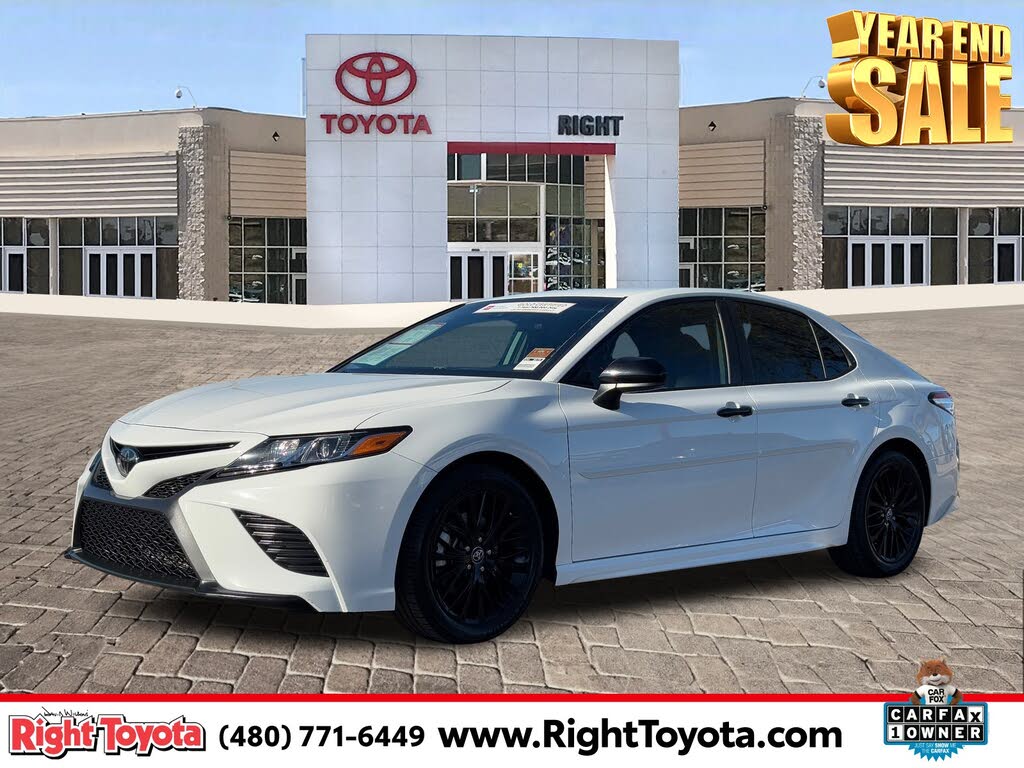 2020 Toyota Camry SE Nightshade FWD