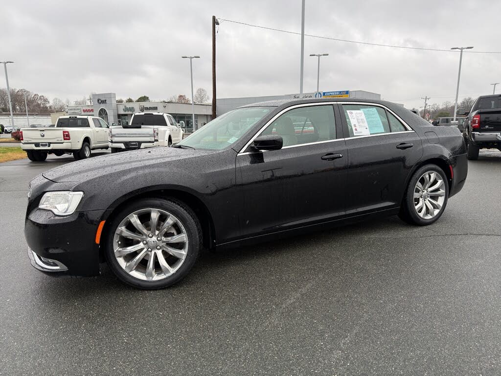 2020 Chrysler 300 Touring L RWD
