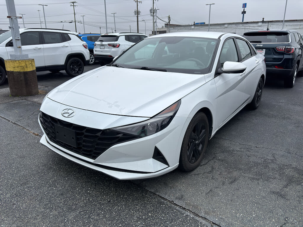 2022 Hyundai Elantra SEL FWD
