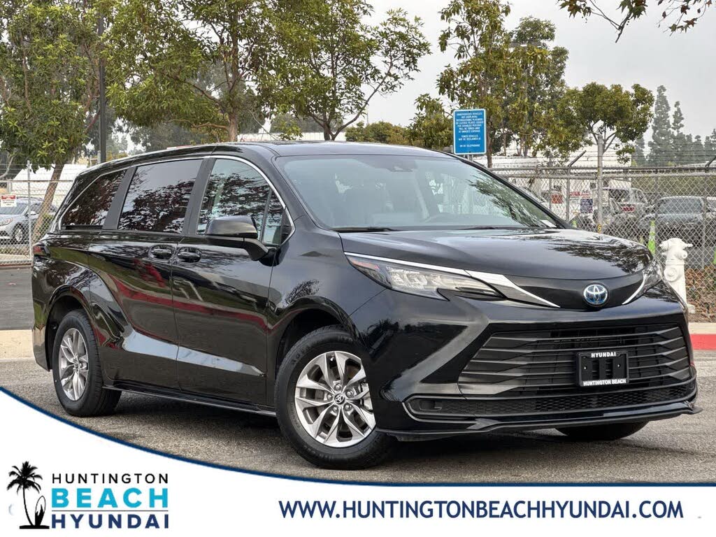 2024 Toyota Sienna LE 8-Passenger FWD