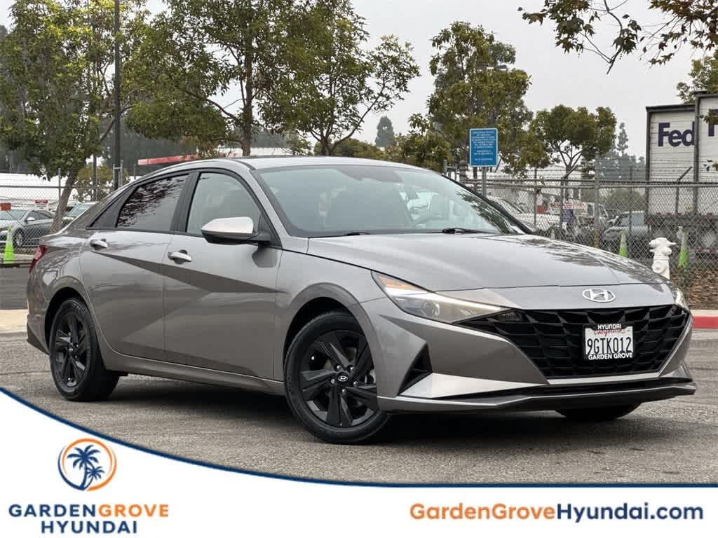 2023 Hyundai Elantra SEL FWD