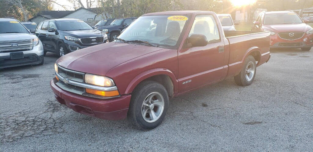 2000 Chevrolet S-10 LS RWD