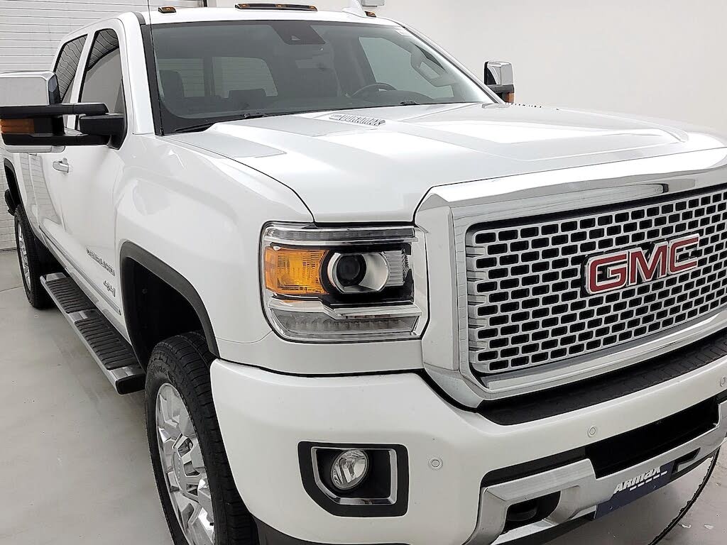 2016 GMC Sierra 2500HD Denali Crew Cab SB 4WD
