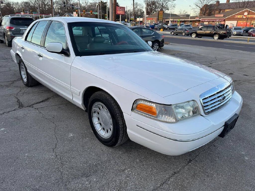2002 Ford Crown Victoria LX