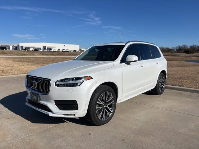2022 Volvo XC90 T6 Momentum 6-Passenger AWD