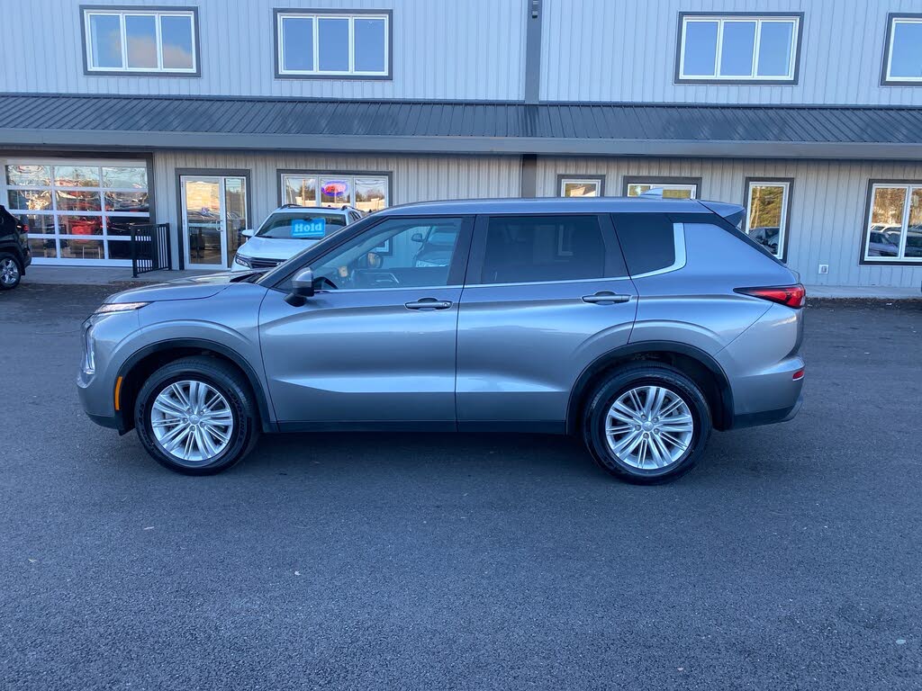 2024 Mitsubishi Outlander ES S-AWC