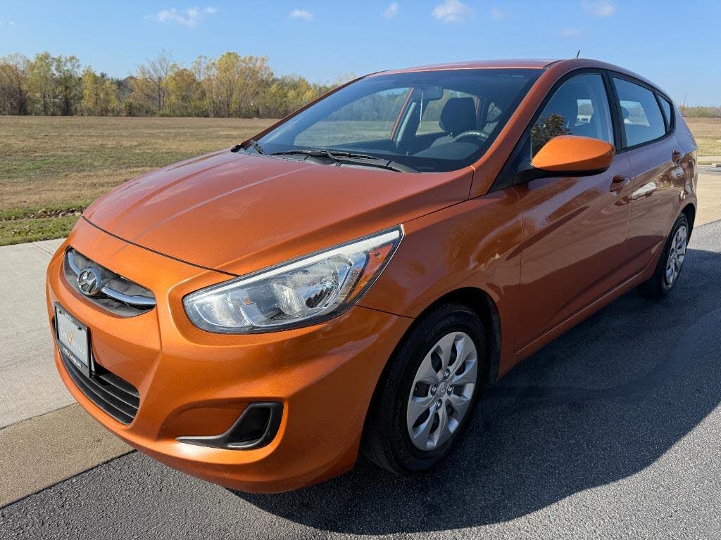2017 Hyundai Accent SE 4-Door Hatchback FWD