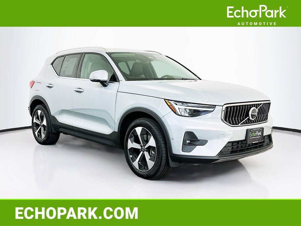 2025 Volvo XC40 B5 Plus Bright Theme AWD