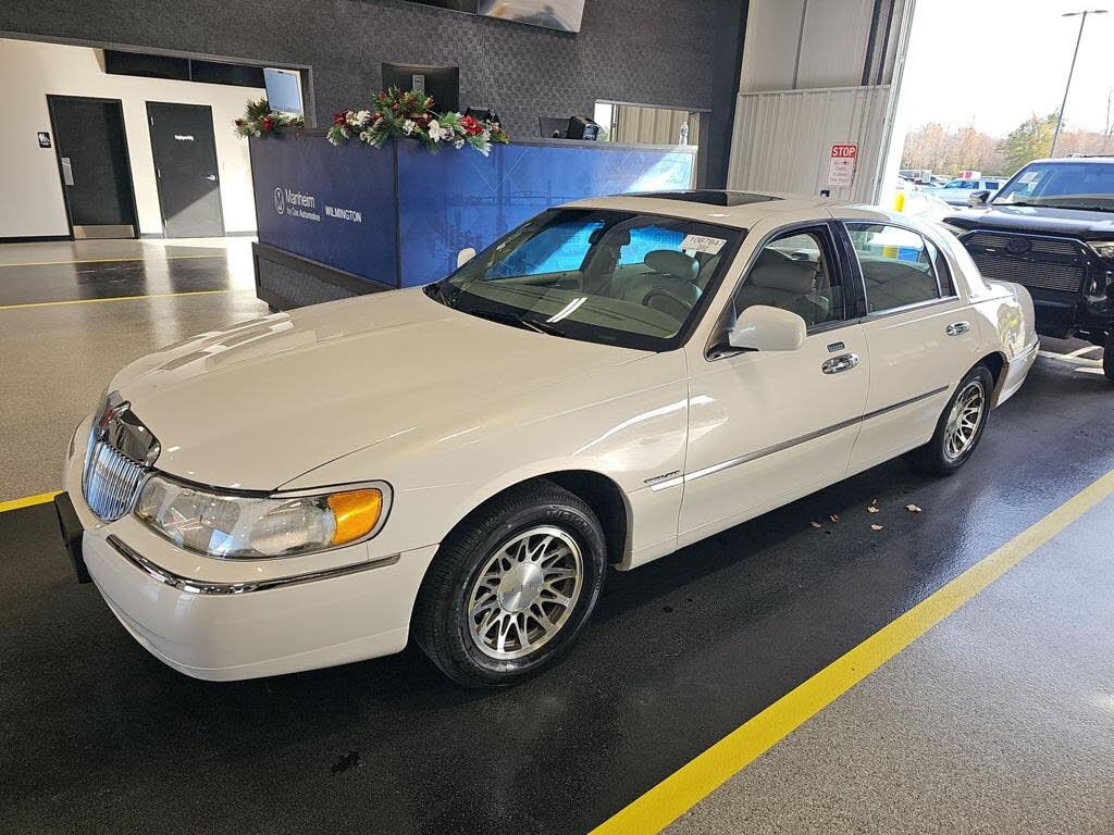 2000 Lincoln Town Car Signature