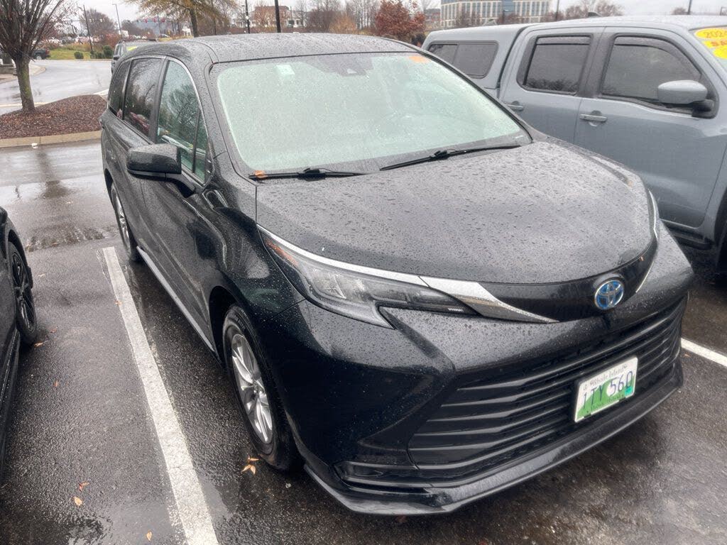 2024 Toyota Sienna LE 8-Passenger FWD