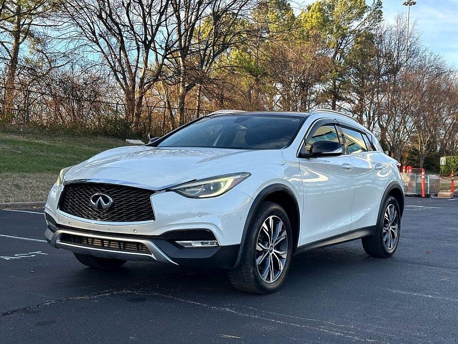2017 INFINITI QX30 Premium AWD
