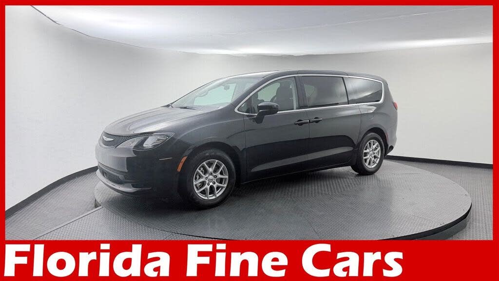 2022 Chrysler Voyager LX FWD