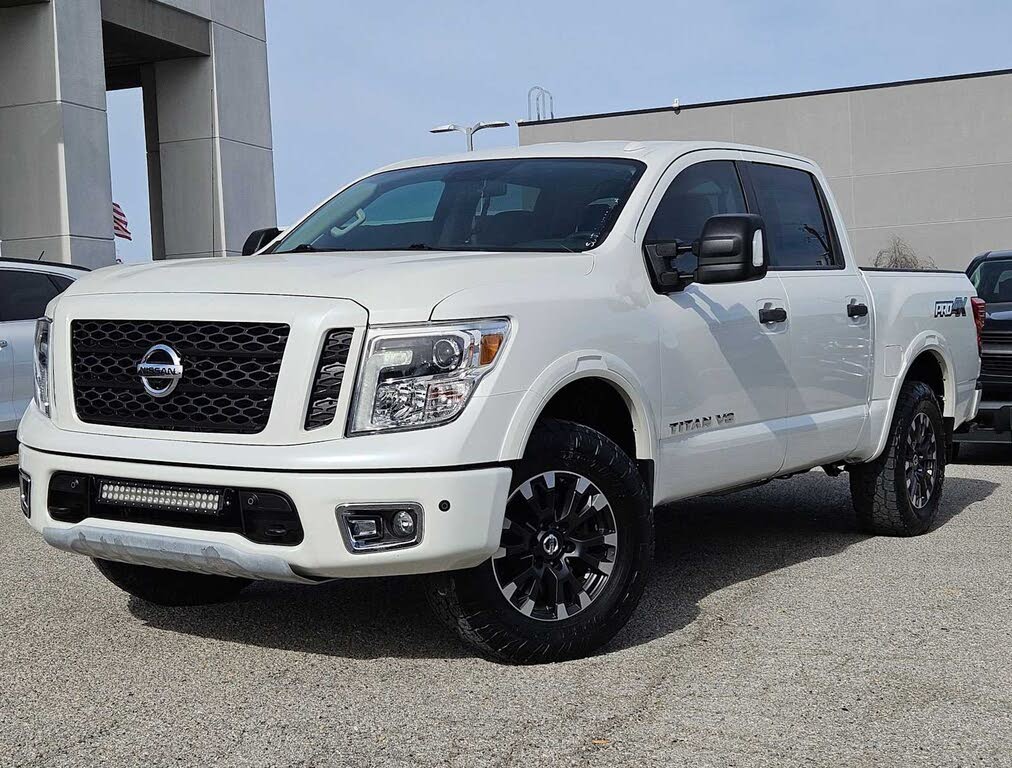 2018 Nissan Titan PRO-4X Crew Cab 4WD