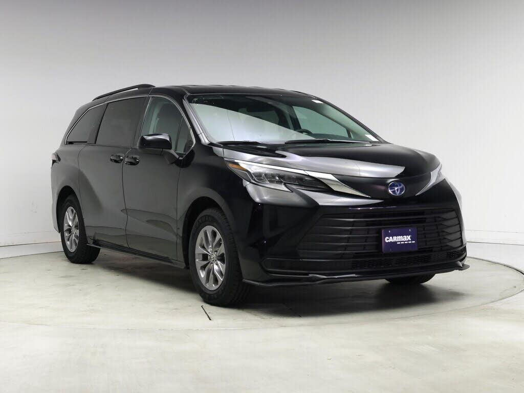 2024 Toyota Sienna LE 8-Passenger FWD