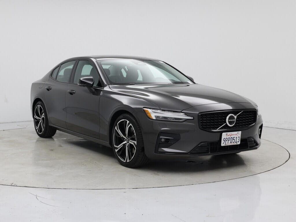 2024 Volvo S60 B5 Plus Dark Theme FWD