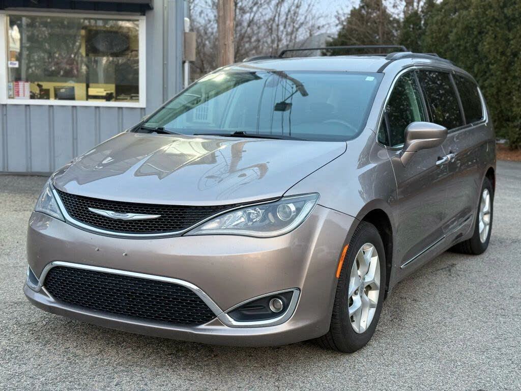 2017 Chrysler Pacifica Touring L FWD