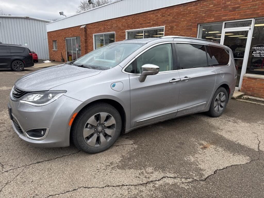 2018 Chrysler Pacifica Hybrid Limited FWD