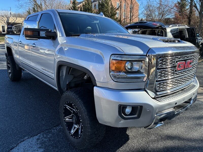 2018 GMC Sierra 2500HD Denali Crew Cab SB 4WD