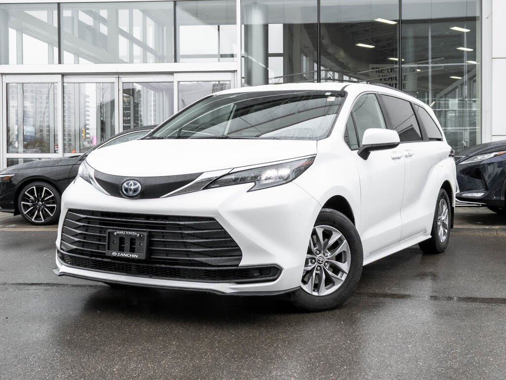 2025 Toyota Sienna LE 8-Passenger AWD