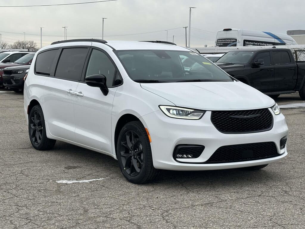 2026 Chrysler Pacifica Select AWD