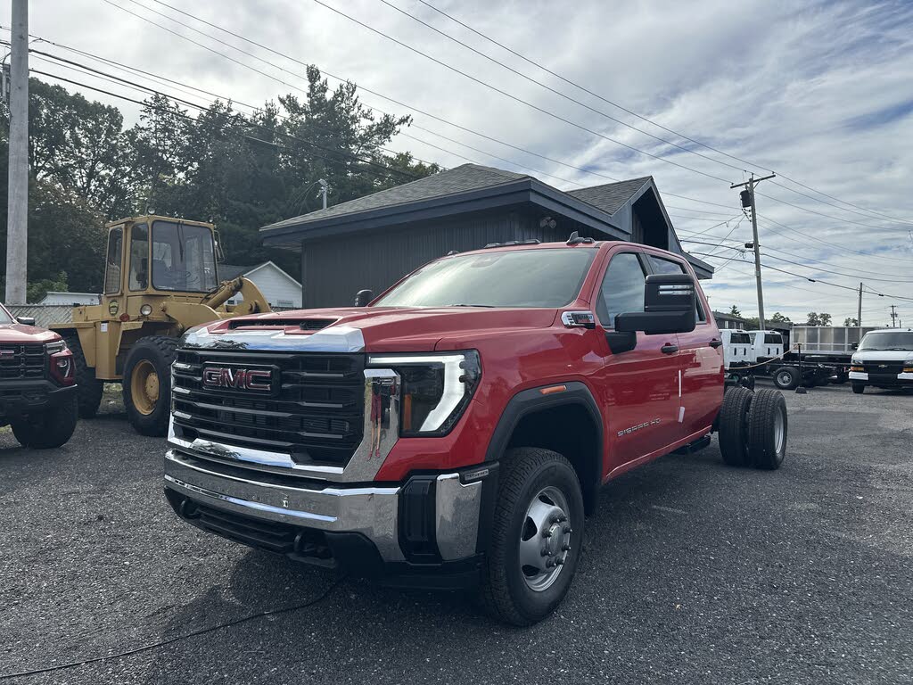 2025 GMC Sierra 3500HD Chassis Pro Crew Cab 4WD
