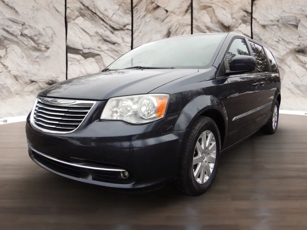 2014 Chrysler Town & Country Touring FWD