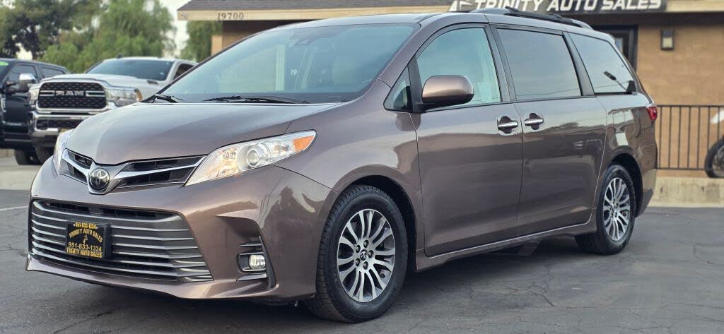 2018 Toyota Sienna XLE Premium 8-Passenger FWD