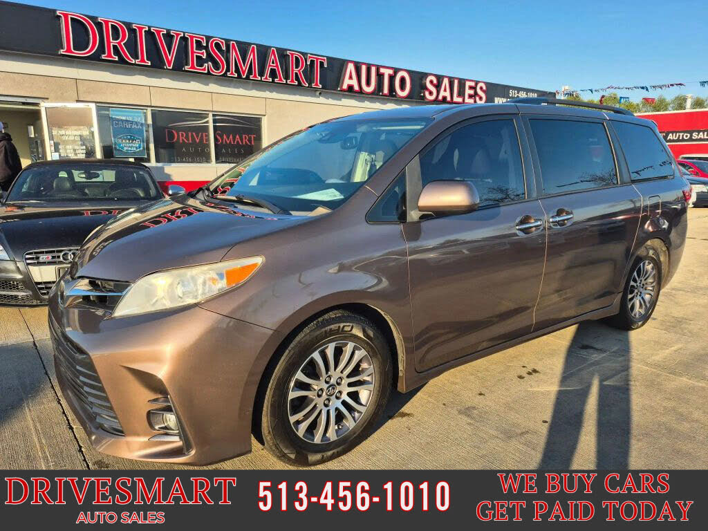 2019 Toyota Sienna XLE 7-Passenger FWD with Auto-Access Seat