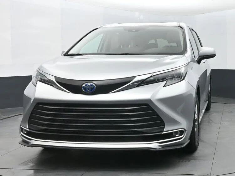 2024 Toyota Sienna XLE 7-Passenger FWD