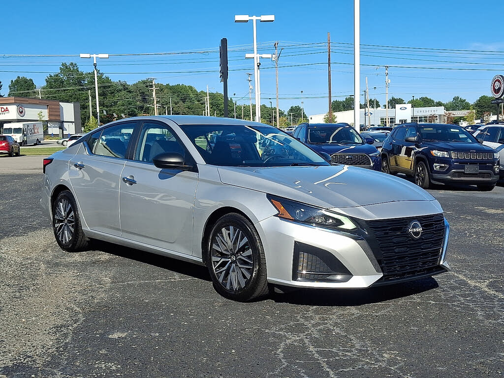 2024 Nissan Altima 2.5 SV FWD