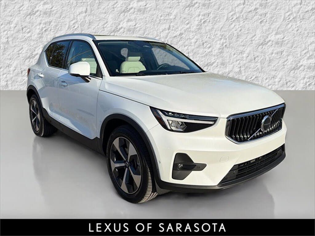 2023 Volvo XC40 B4 Plus Bright Theme FWD