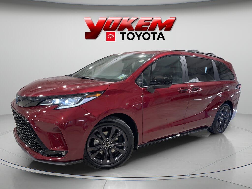 2025 Toyota Sienna XSE 7-Passenger FWD
