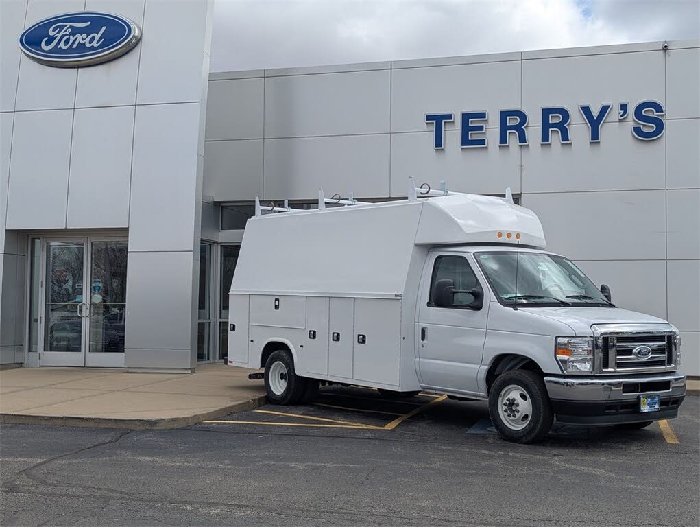 2025 Ford E-Series Chassis E-350 SD Cutaway SB DRW RWD