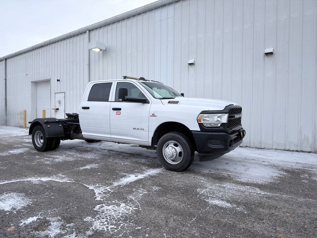 2022 RAM 3500 Chassis Tradesman Crew Cab DRW RWD