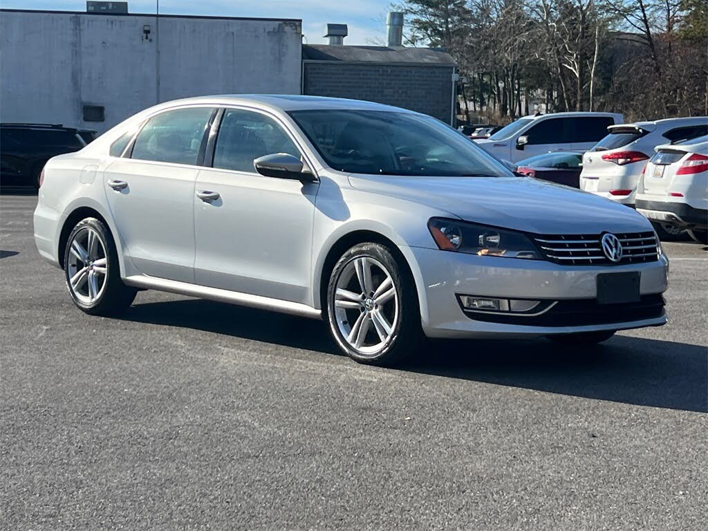 2012 Volkswagen Passat SE V6 with Sunroof