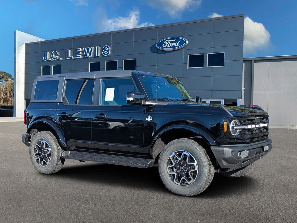 2025 Ford Bronco Outer Banks 4-Door 4WD