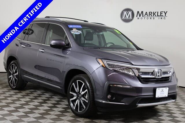 2019 Honda Pilot Touring AWD with Rear Captain's Chairs