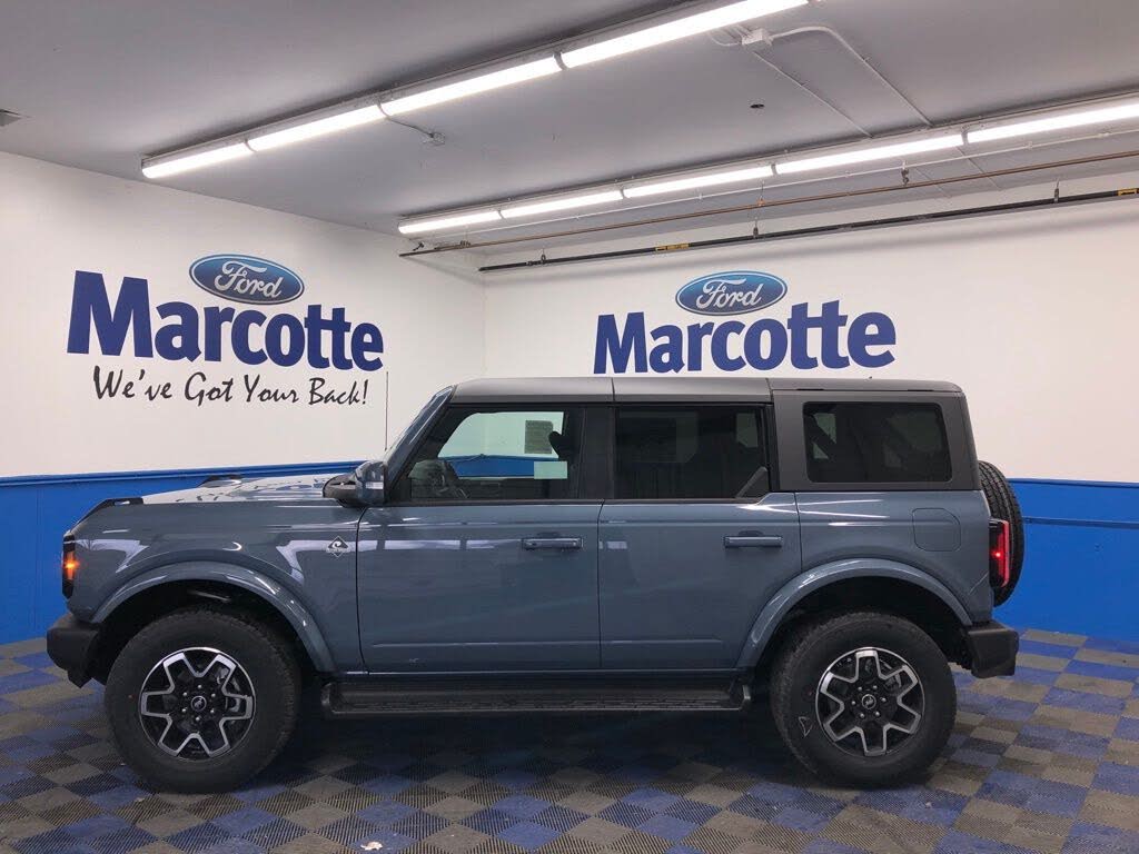 2025 Ford Bronco Outer Banks 4-Door 4WD