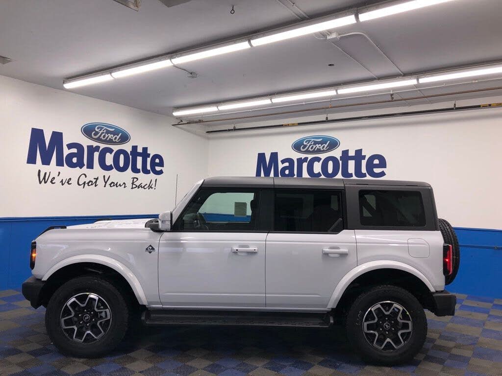 2025 Ford Bronco Outer Banks 4-Door 4WD