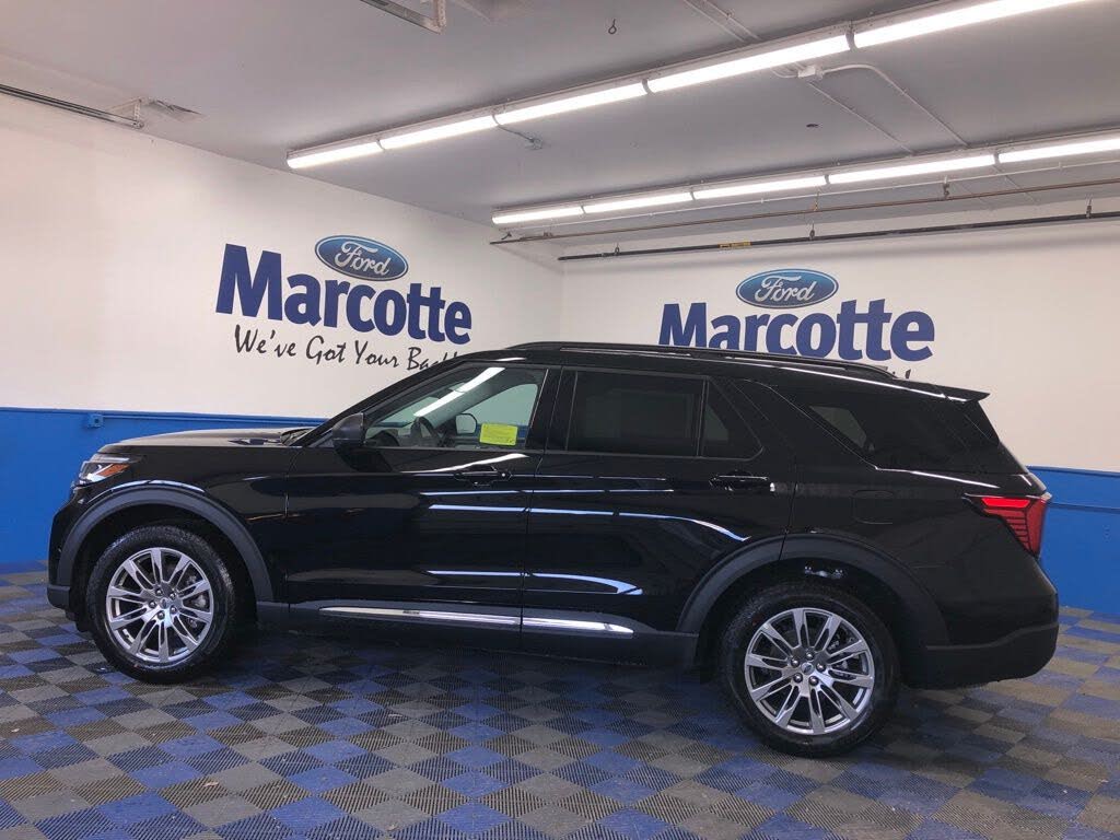 2025 Ford Explorer Active AWD