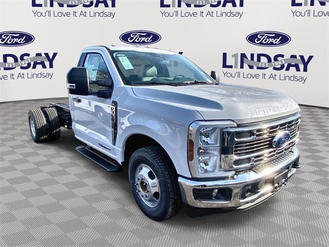 2026 Ford F-350 Super Duty Chassis XL Regular Cab DRW RWD