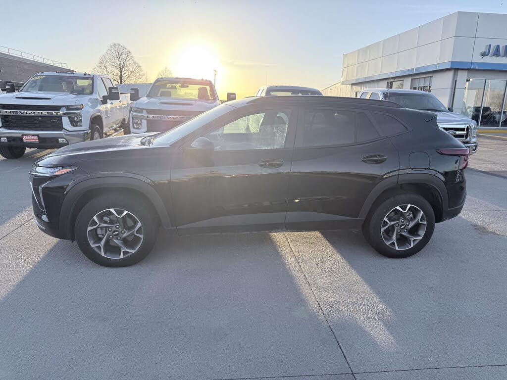 2025 Chevrolet Trax LT FWD