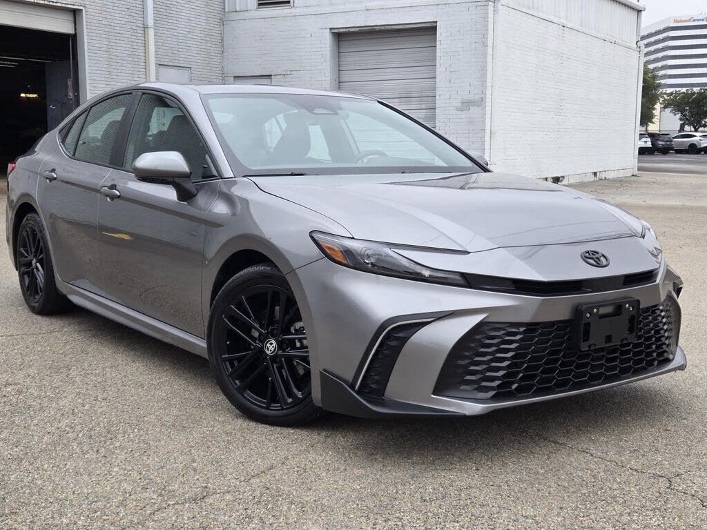 2025 Toyota Camry SE FWD
