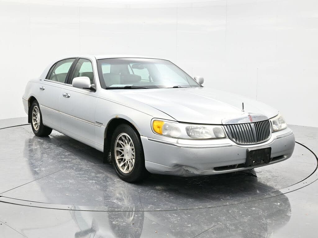 2002 Lincoln Town Car Signature
